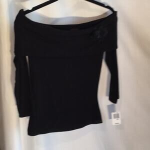 Black off the should top w/flower pin NWT